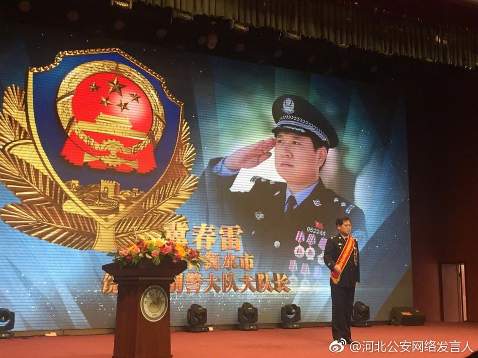 清冷校草被扒开腿狂c的动漫