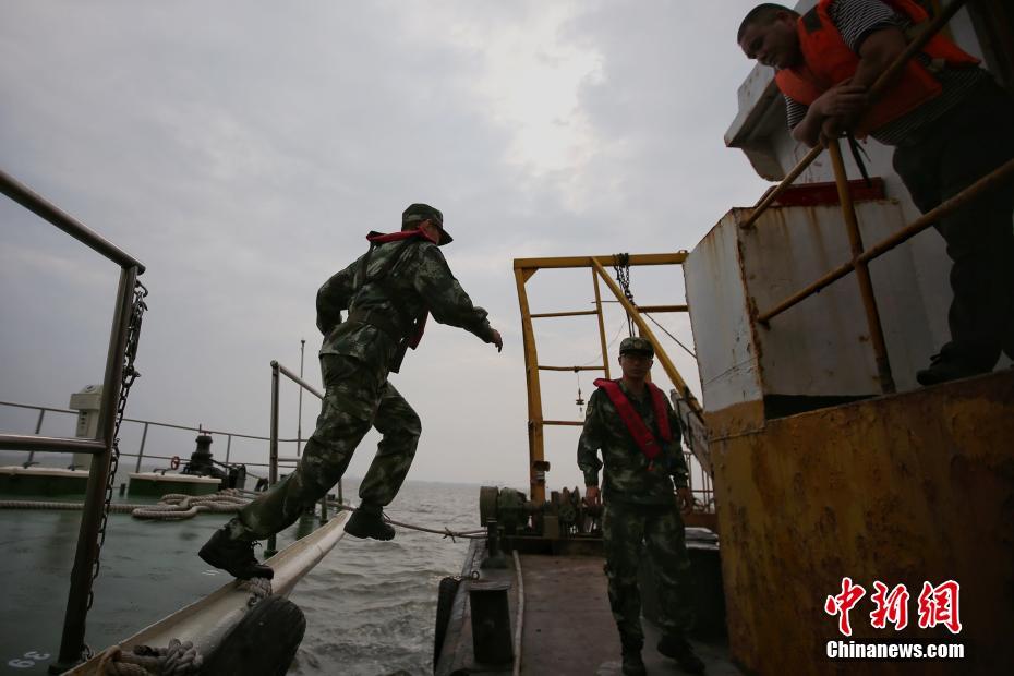 美国三级片裸浴