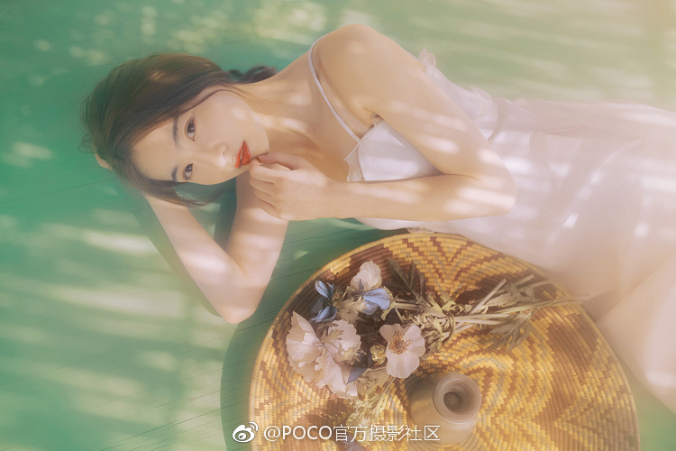 白丝JK裸体被 出水动漫