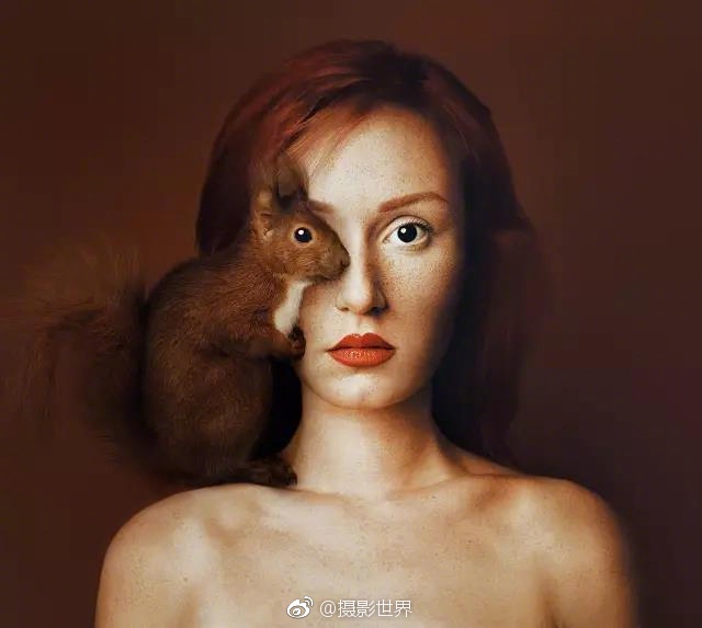 美女露出奶头扒开尿口