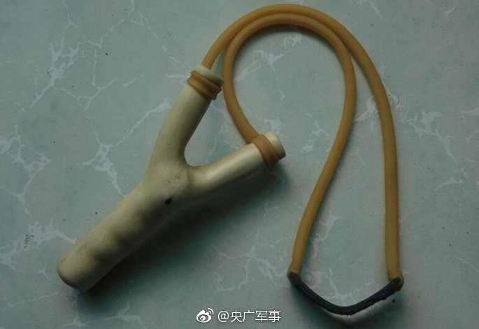 别揉我胸 啊 嗯公共场合呢