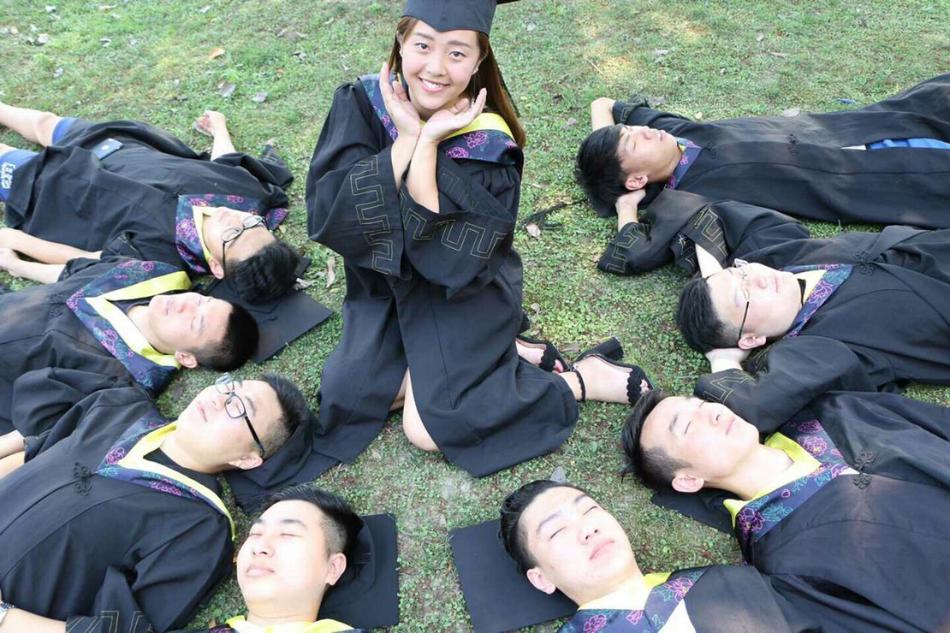 美女张开双腿让男人桶