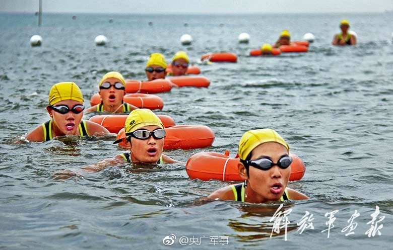 娇妻边打电话边被躁BD在