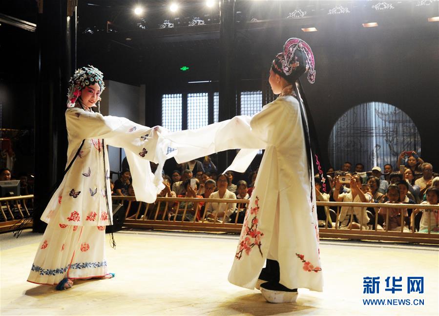 英语老师拿丝袜帮我自慰