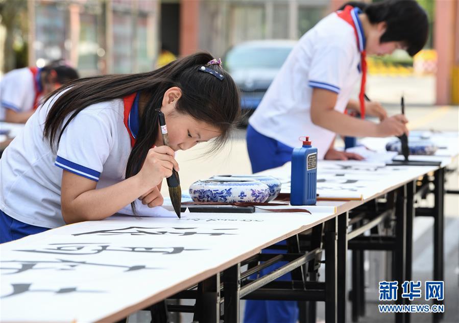 白丝女仆被  免费网站