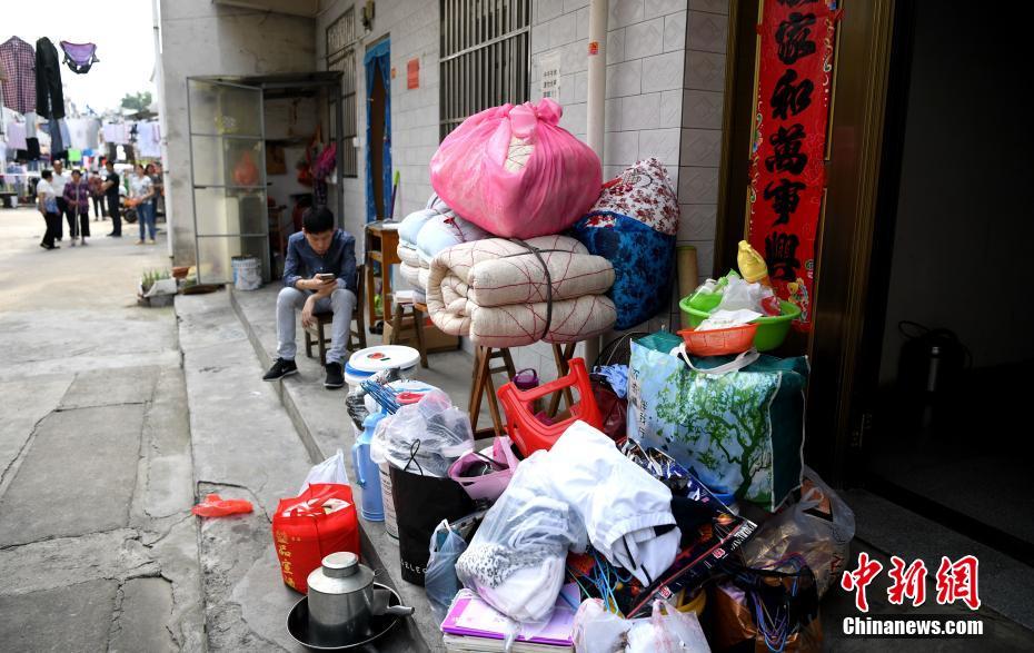 国产人操人碰