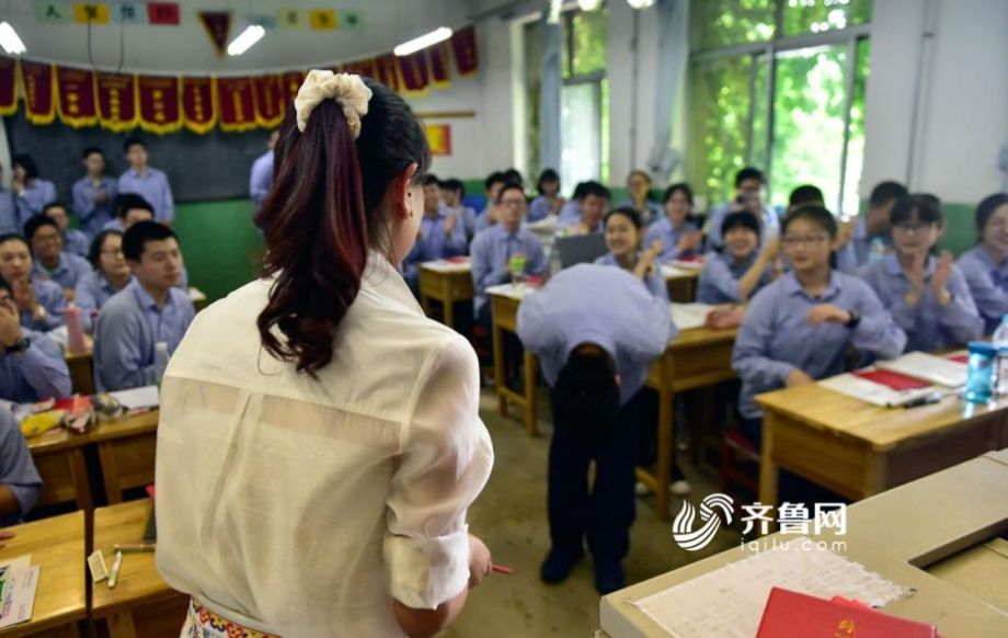 女生说越疼男生就越往里放电视剧