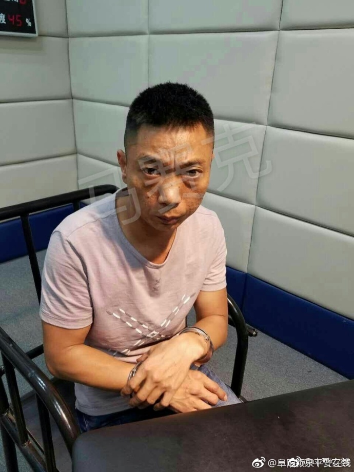 把女仆 吊起来揉搓双乳动漫