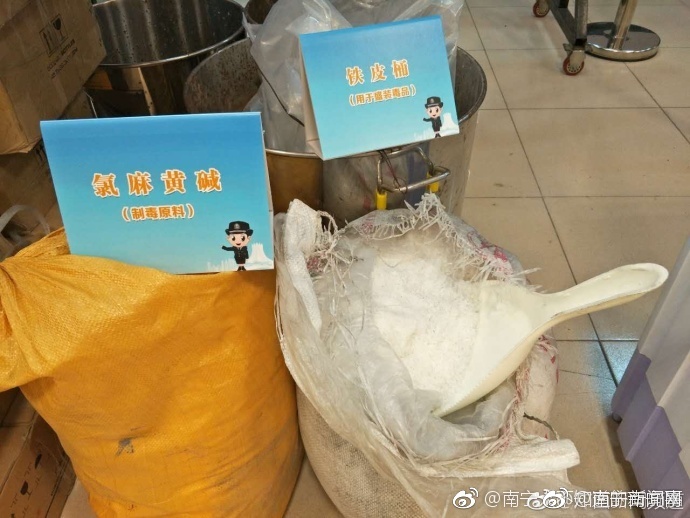 被学长抱进小树林c个爽