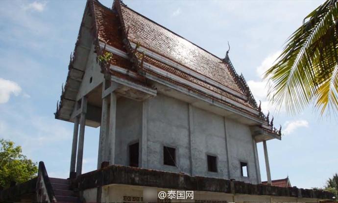 小受夹震蛋上课被c出白色液体