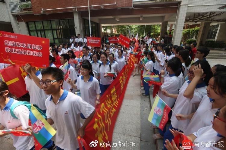 美国巜性来潮喷1