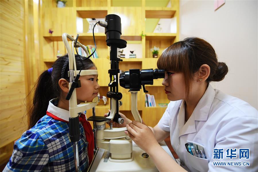 微胖大奶女