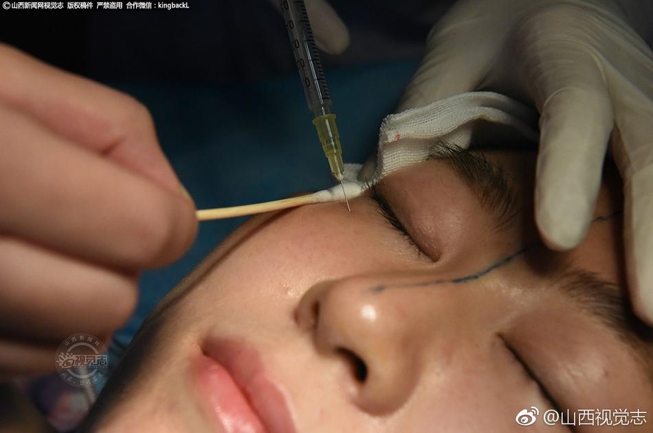 9分42秒头撞玻璃视频