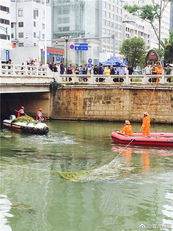 黄色网站三级片农村乡下在大街上操B