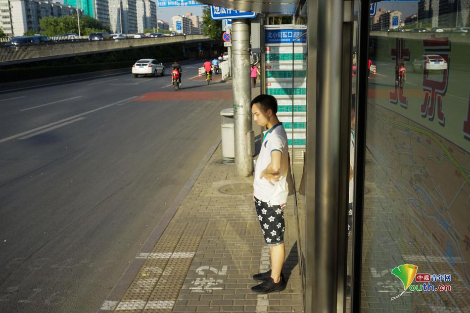 香港三级片少妇干柴遇烈火