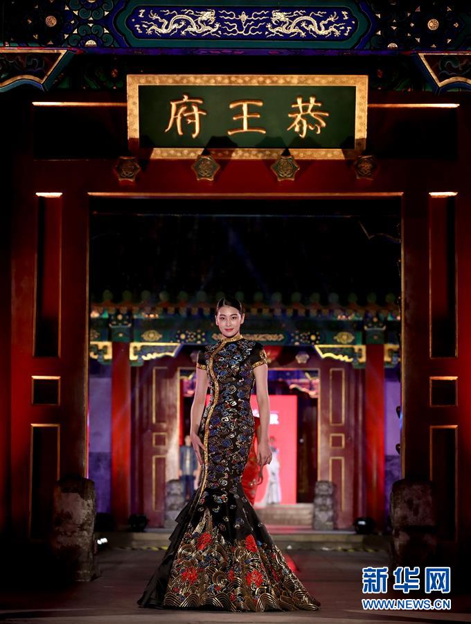 老熟妇的淫乱视频