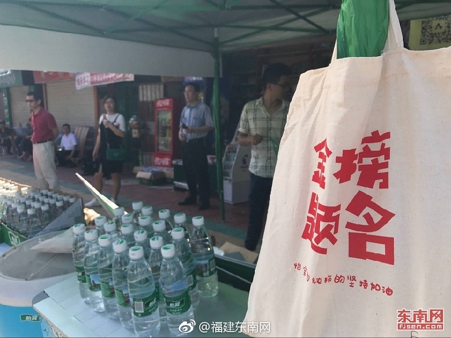 解开乳罩喂领导吃奶