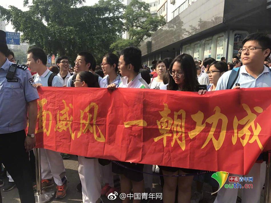中国的风流寡妇日逼视频