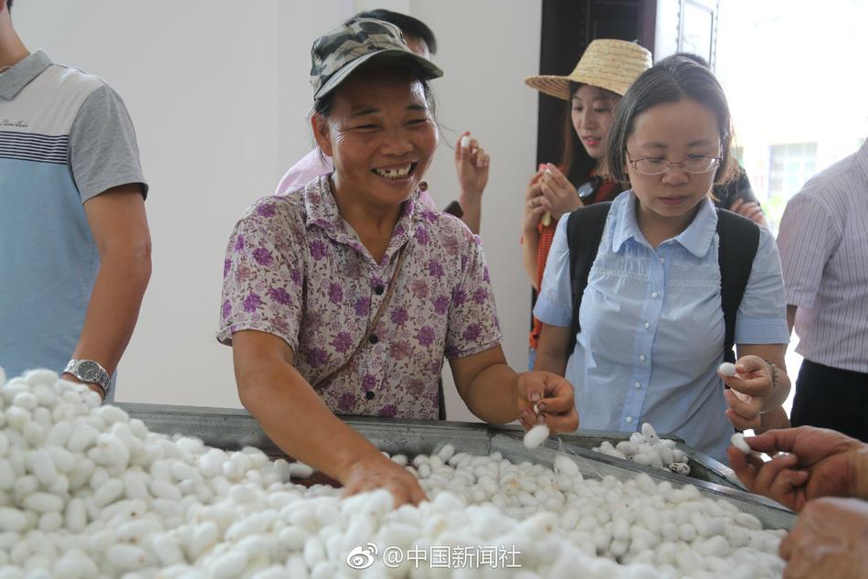 男人把ji大巴放进女人的图片