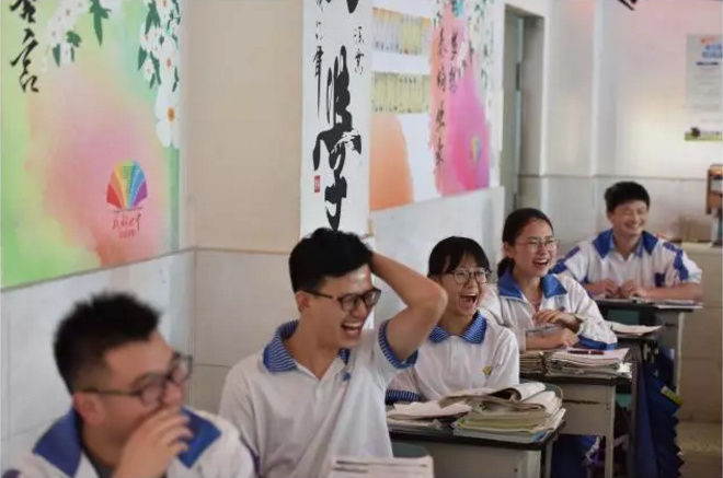 美女被男人桶