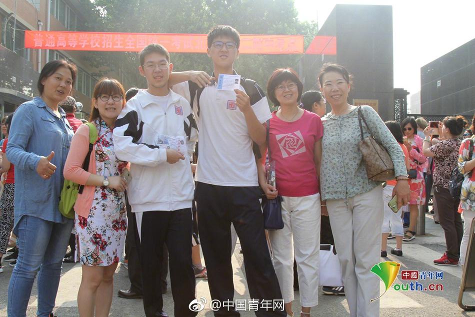 英国人妻三级黄色三级片段