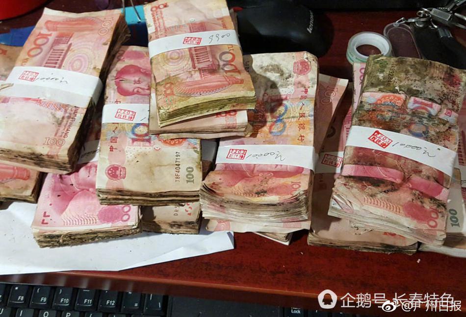 厨房掀裙子从后面进去文字