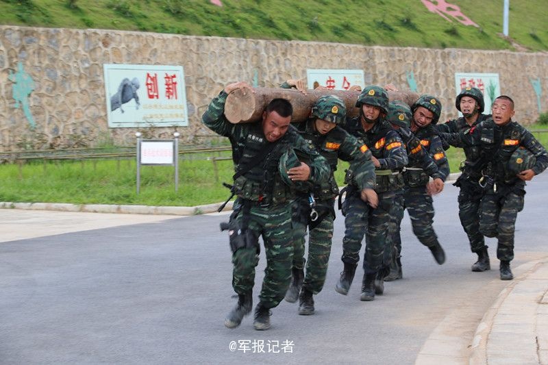 校花主动脱 让我