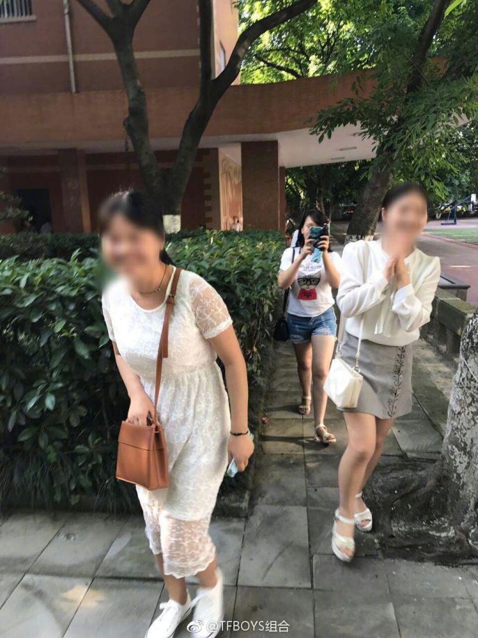乱子伦AAAA