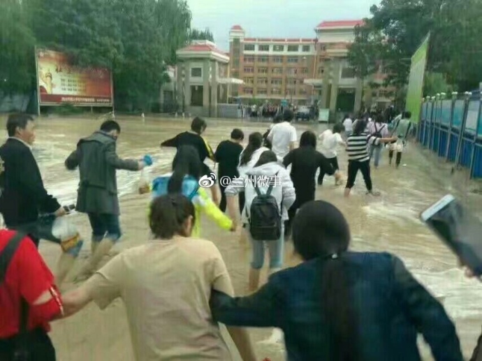 美女艹