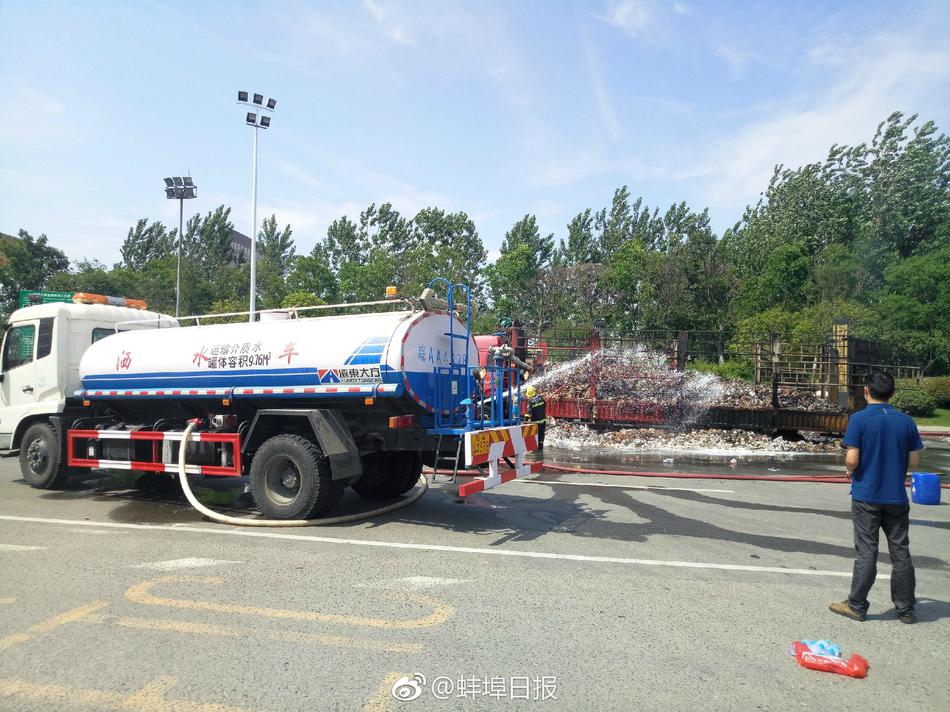 中国美女裸体洗澡被偷拍