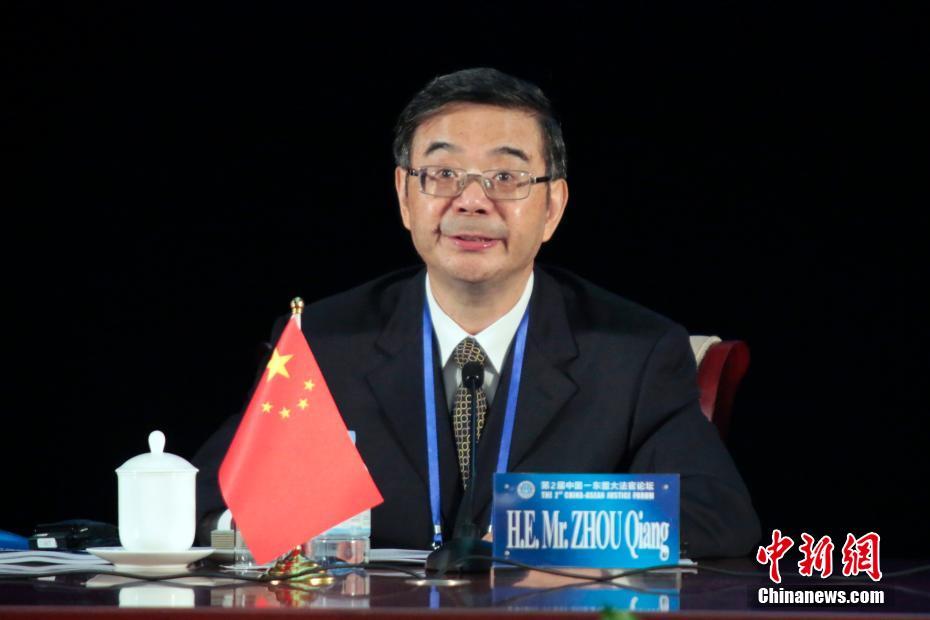 和小黄疯狂3p经历