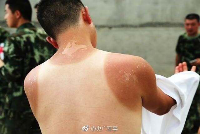 看国产乱伦片