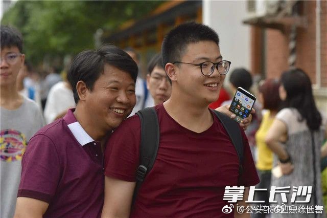 公交车大肉大捧一进一出好爽