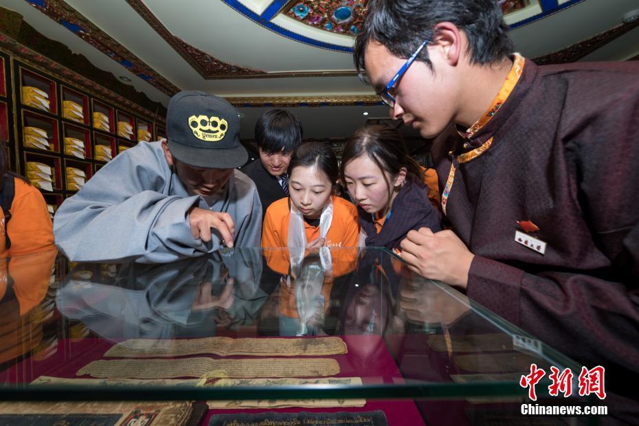 来个三级黄色视屏免费播放的