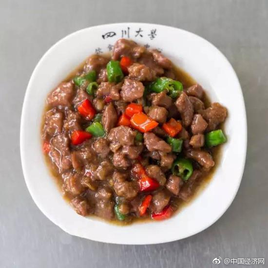 丰腴饱满的极品熟妇三级片