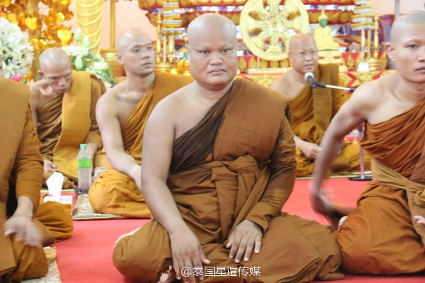 下载真人黄色直播