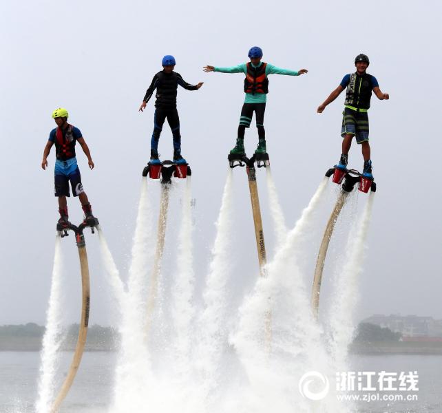 韩国无遮挡吸乳呻吟大片