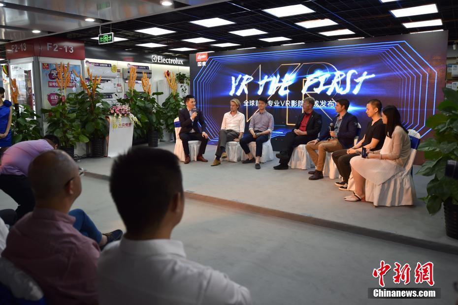 白丝老师掀起裙子让我c