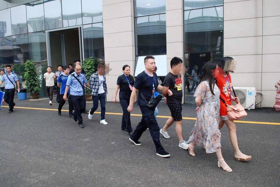 成人午夜福利