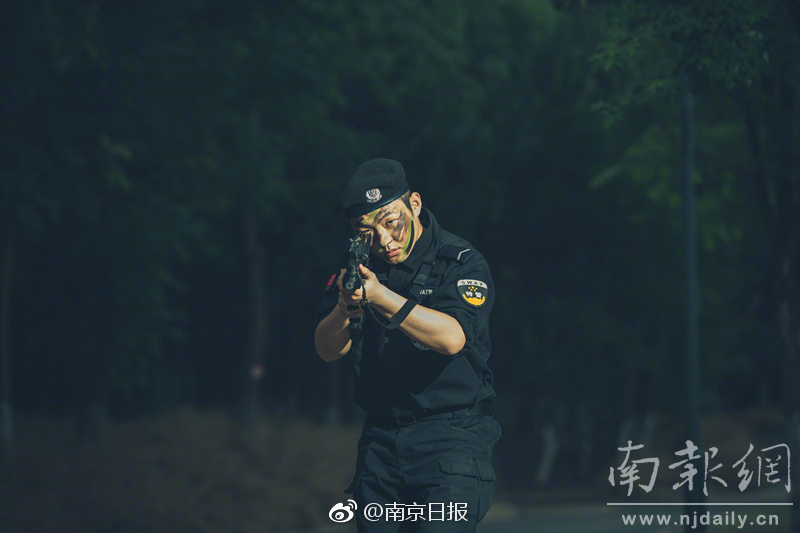 三级全裸黄色片播放