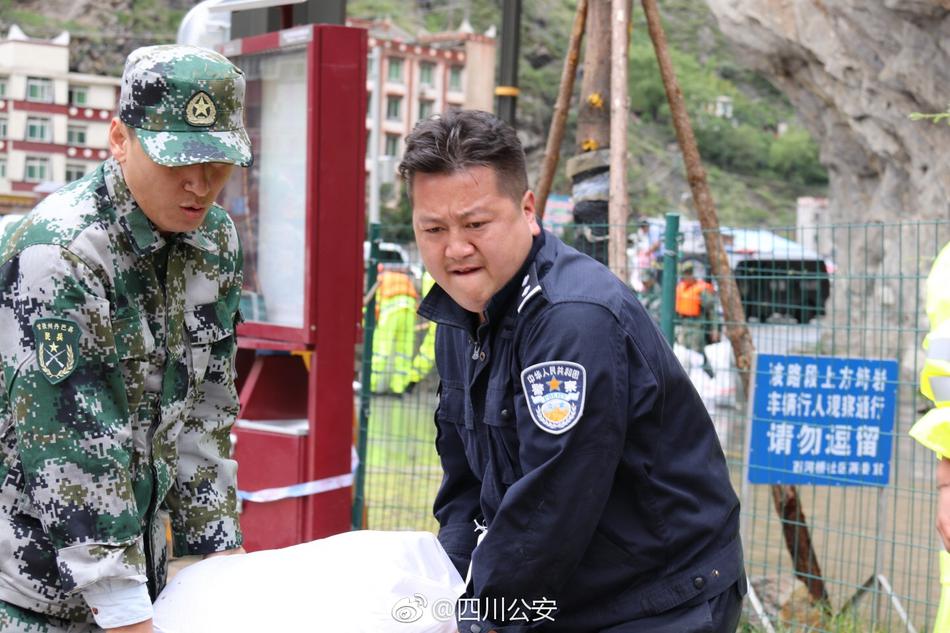 李淑芬在厨房被猛烈进进出出
