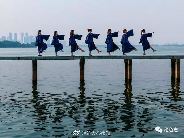 女生把腿张开让男生桶