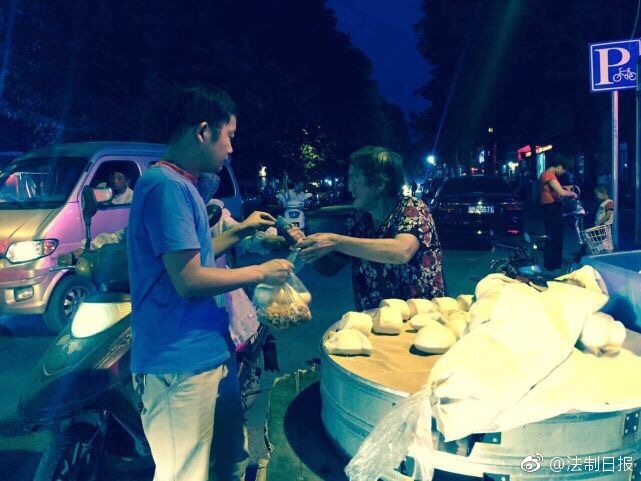 在情趣店上班被爆cao翻了