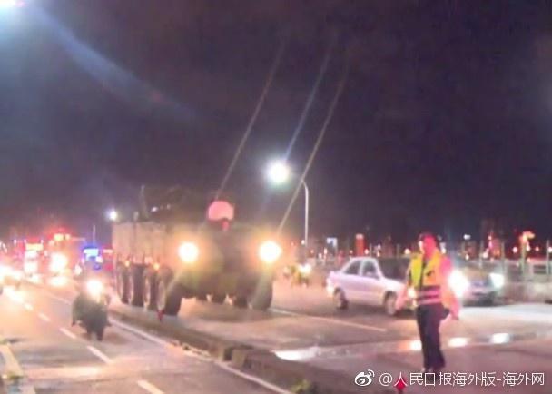 校花被 出乳白色液体下载