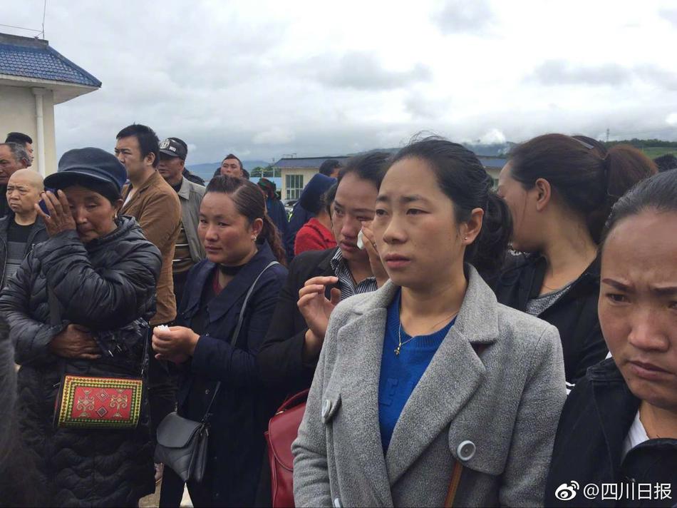 中国人在线内射性爱视频