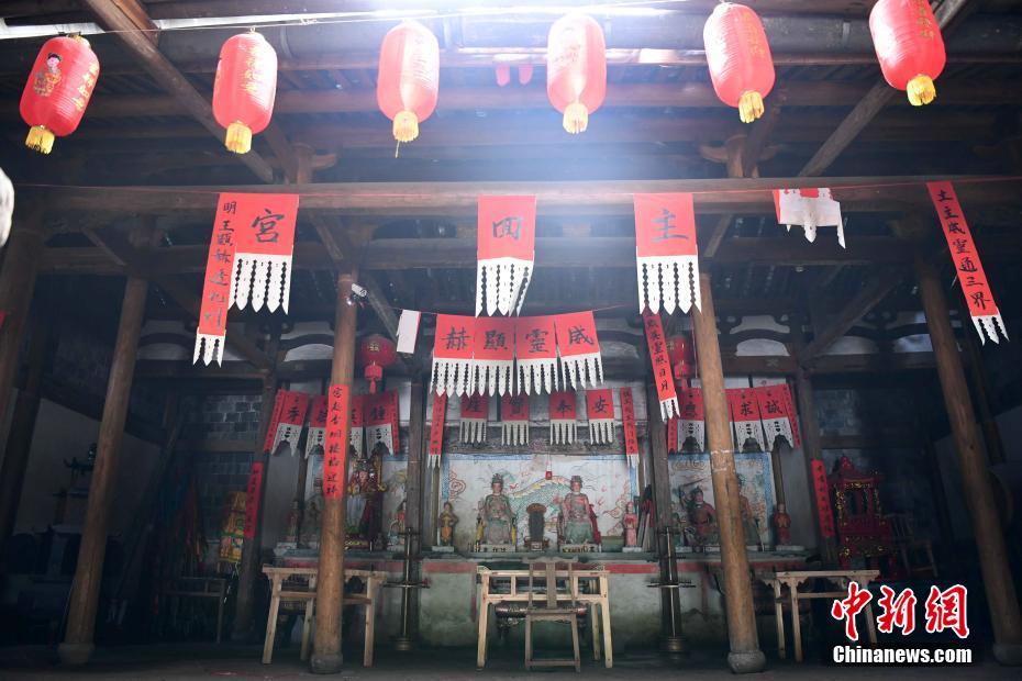 三级全裸黄色片播放