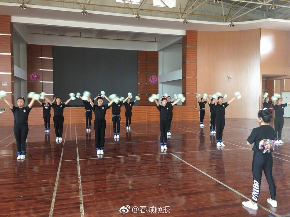 公交车大肉大捧一进一出好爽