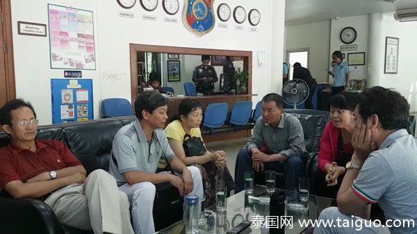 偷拍男澡堂直男裸体Shower