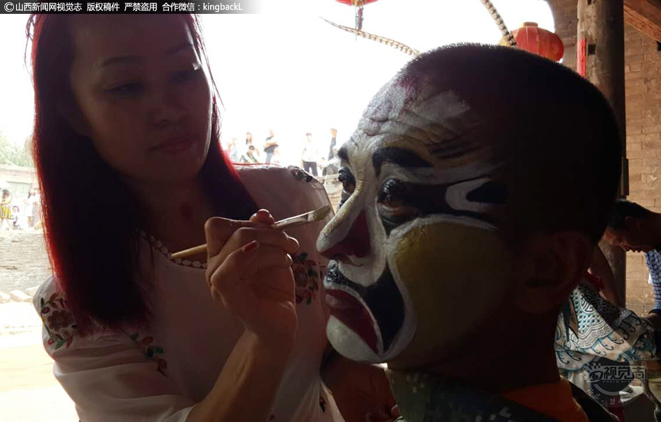 韩国大尺度边吃胸边摸田禹治