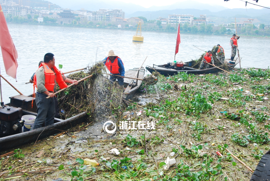 爆 白丝粉嫩  喷水